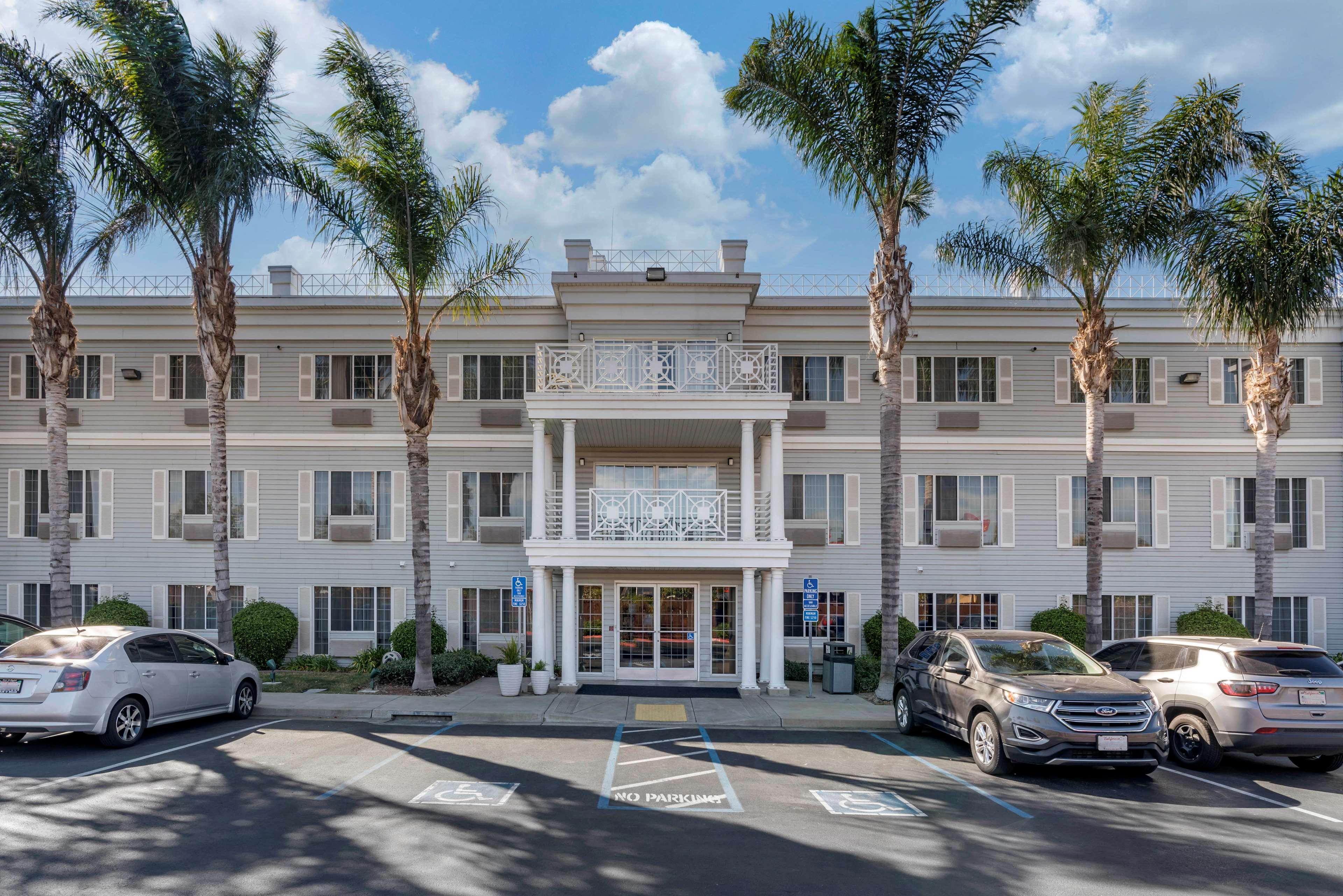 Best Western Luxury Inn Tracy Luaran gambar