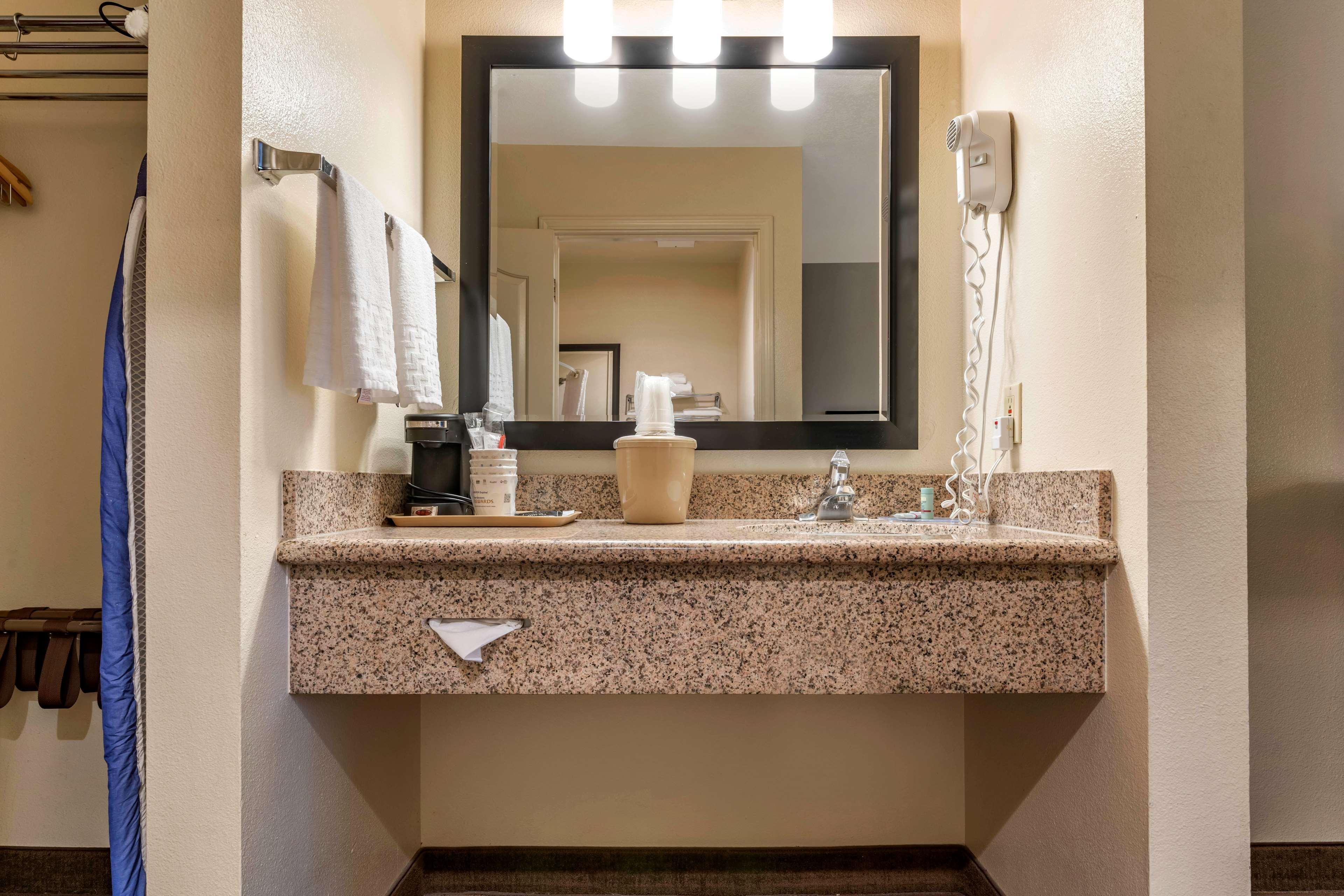 Best Western Luxury Inn Tracy Luaran gambar