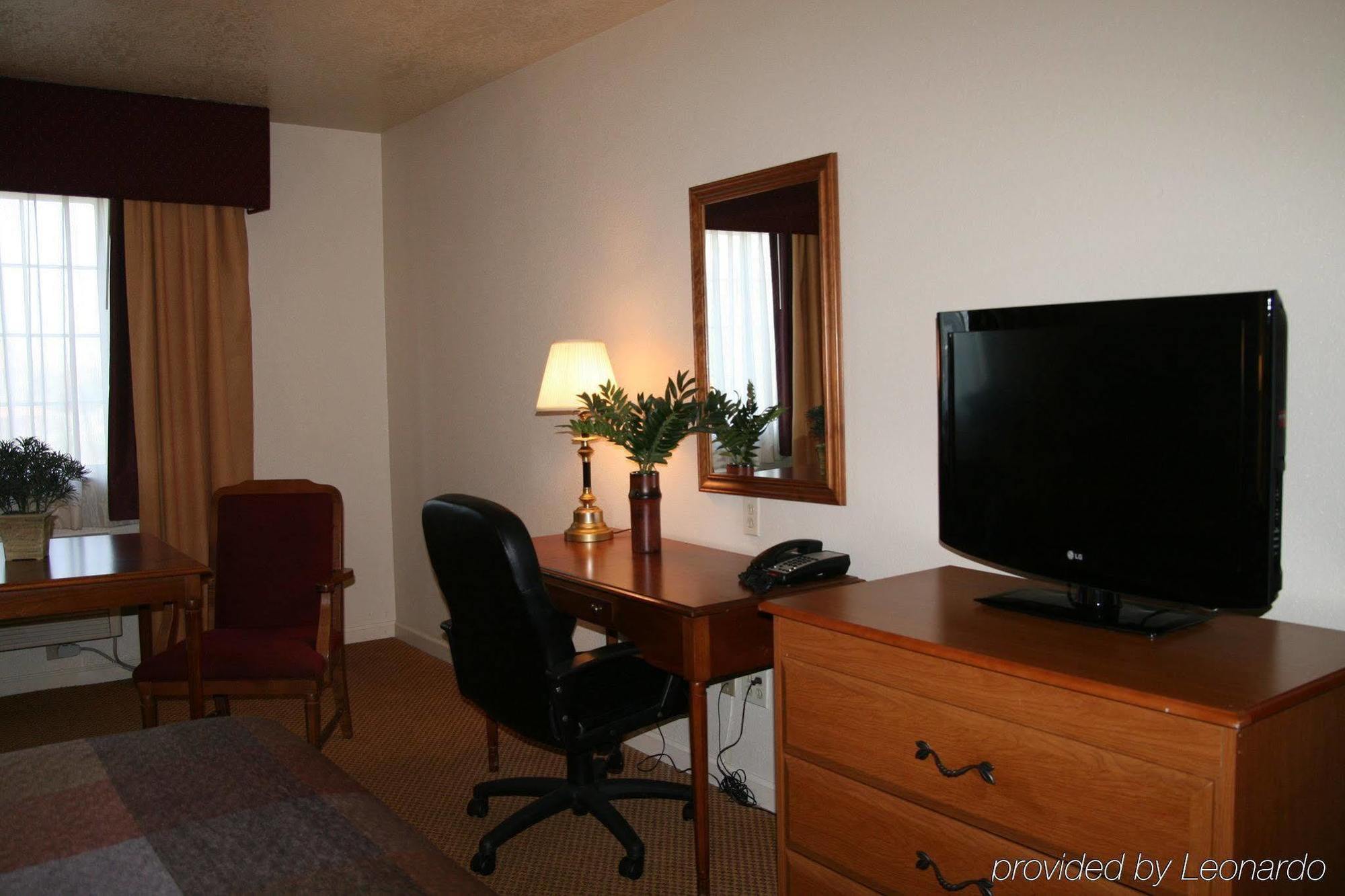 Best Western Luxury Inn Tracy Bilik gambar